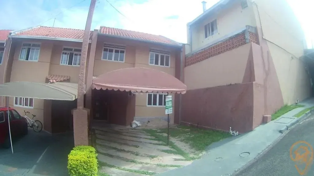 Sobrado com 3 quartos para alugar por R$ 1800.00, 72.32 m2 - XAXIM - CURITIBA/PR