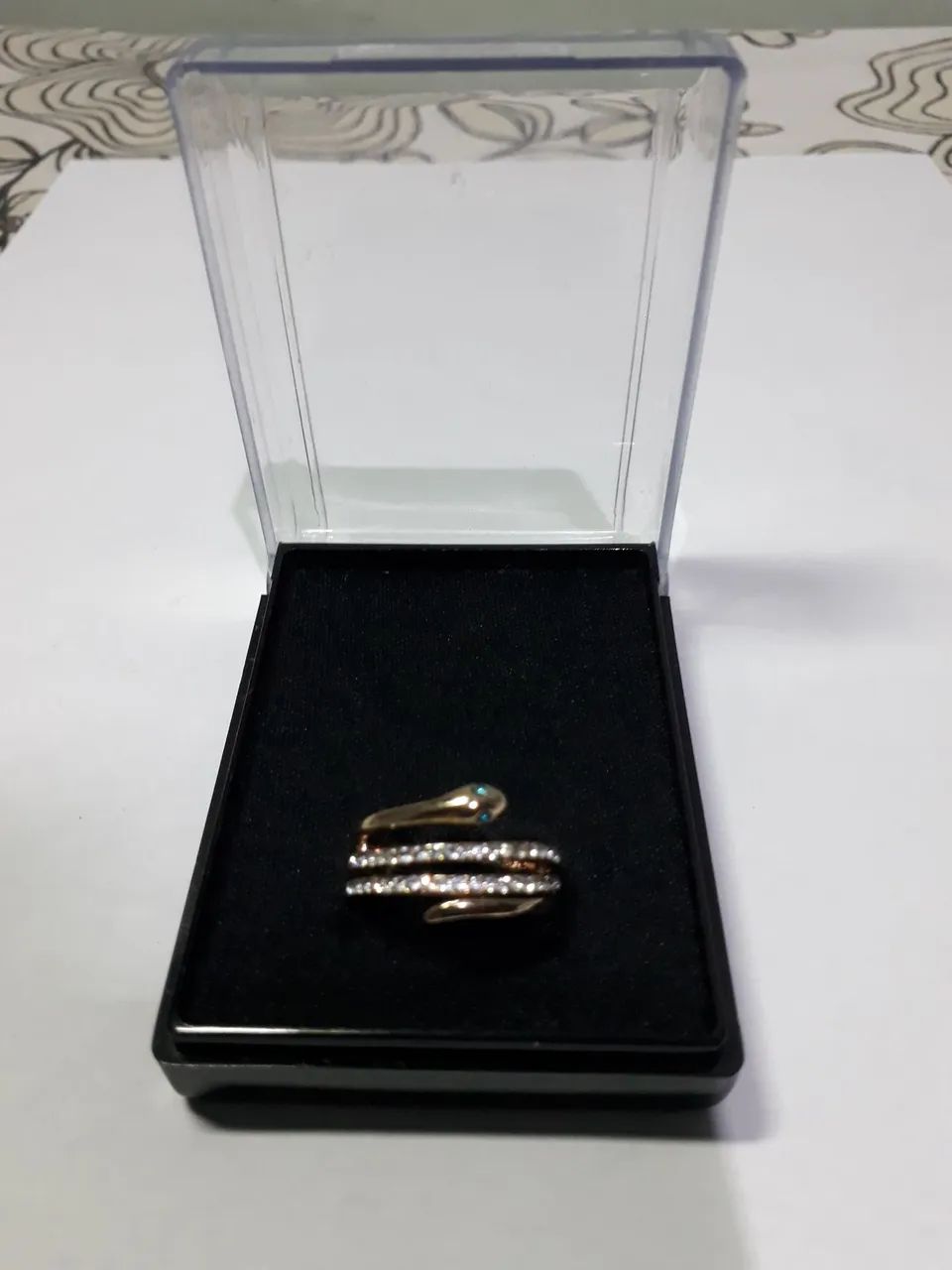 Anel Cobra Dourado com Pedras