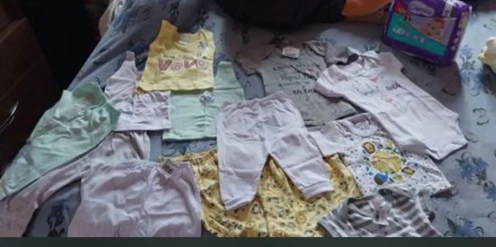 24 peças de roupas de bebê nova nunca usada .