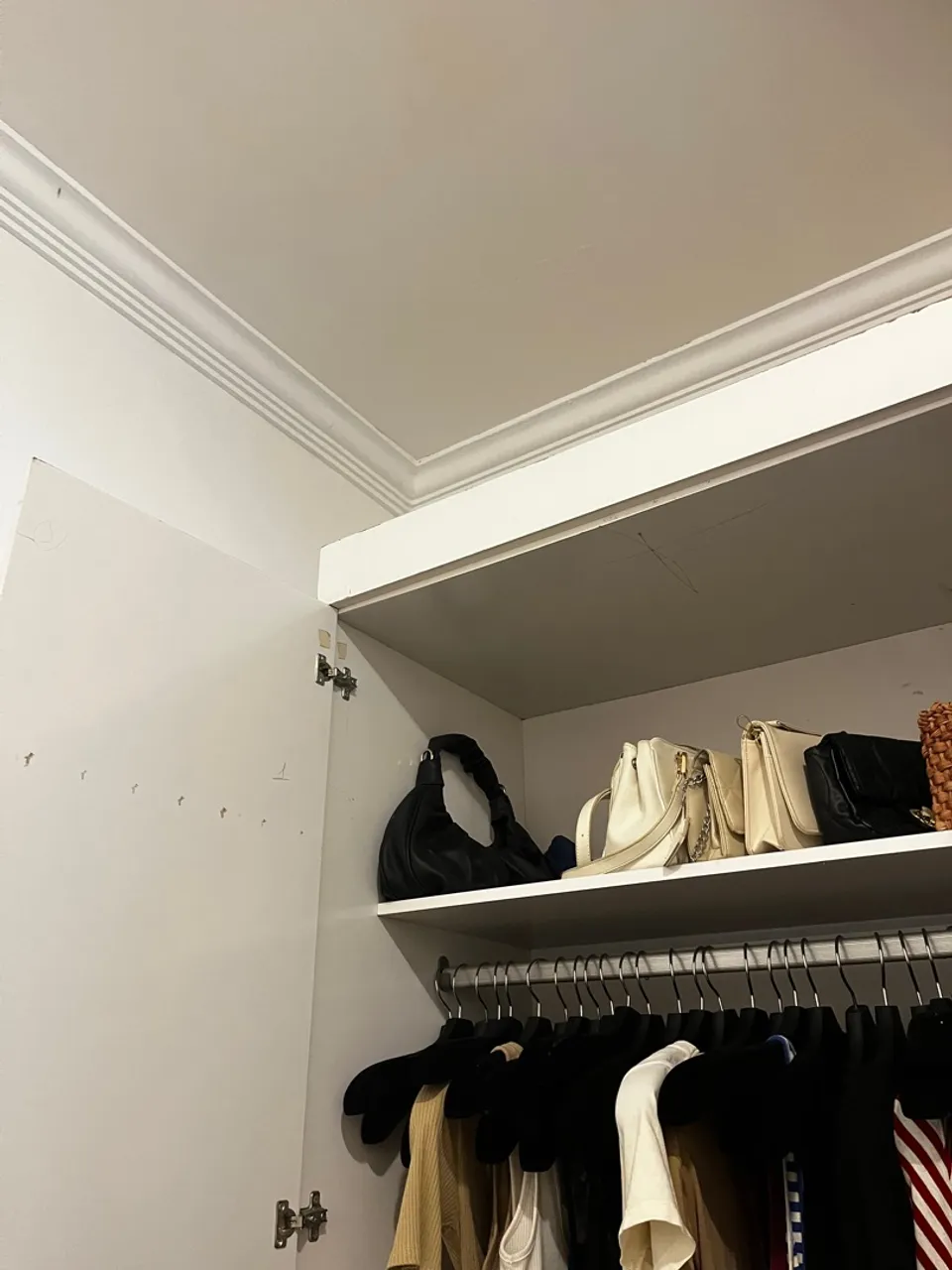 Guarda-Roupa Enorme