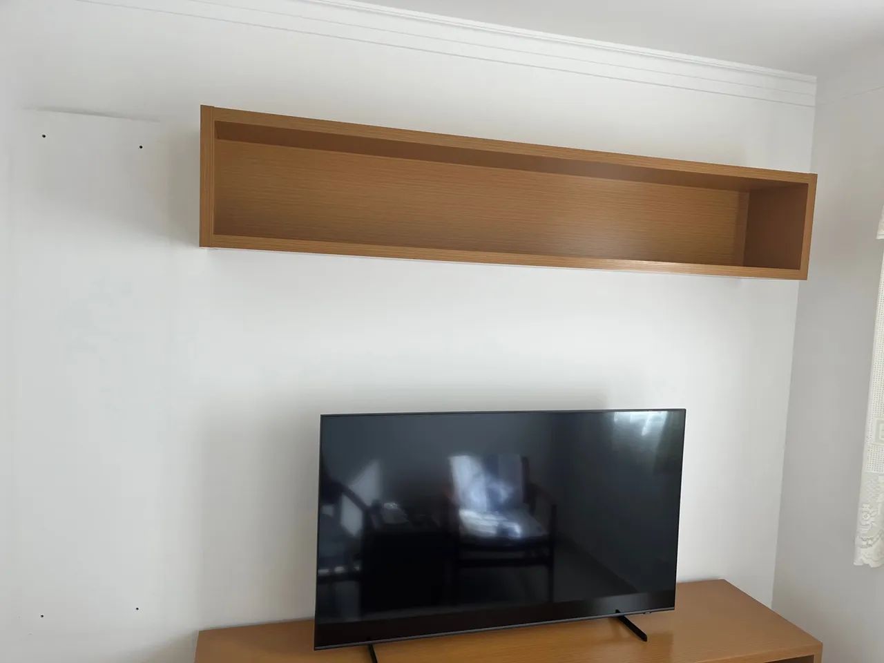 Rack moderno em madeira clara para TV - Foto 3