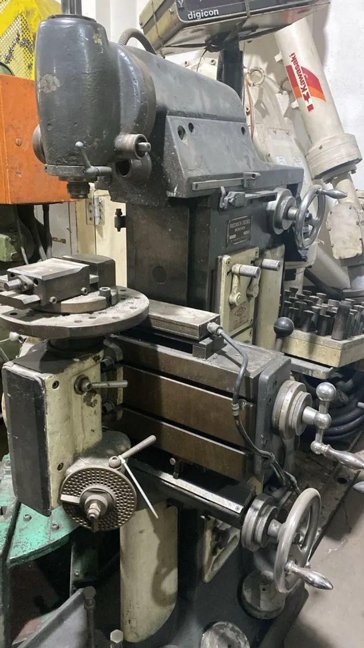 Fresadora Universal Deckel FP1