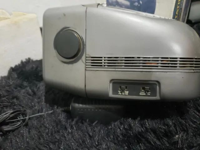 Tv Rádio Vintage Diplomat Mini Tv 5 Polegadas  - Foto 3
