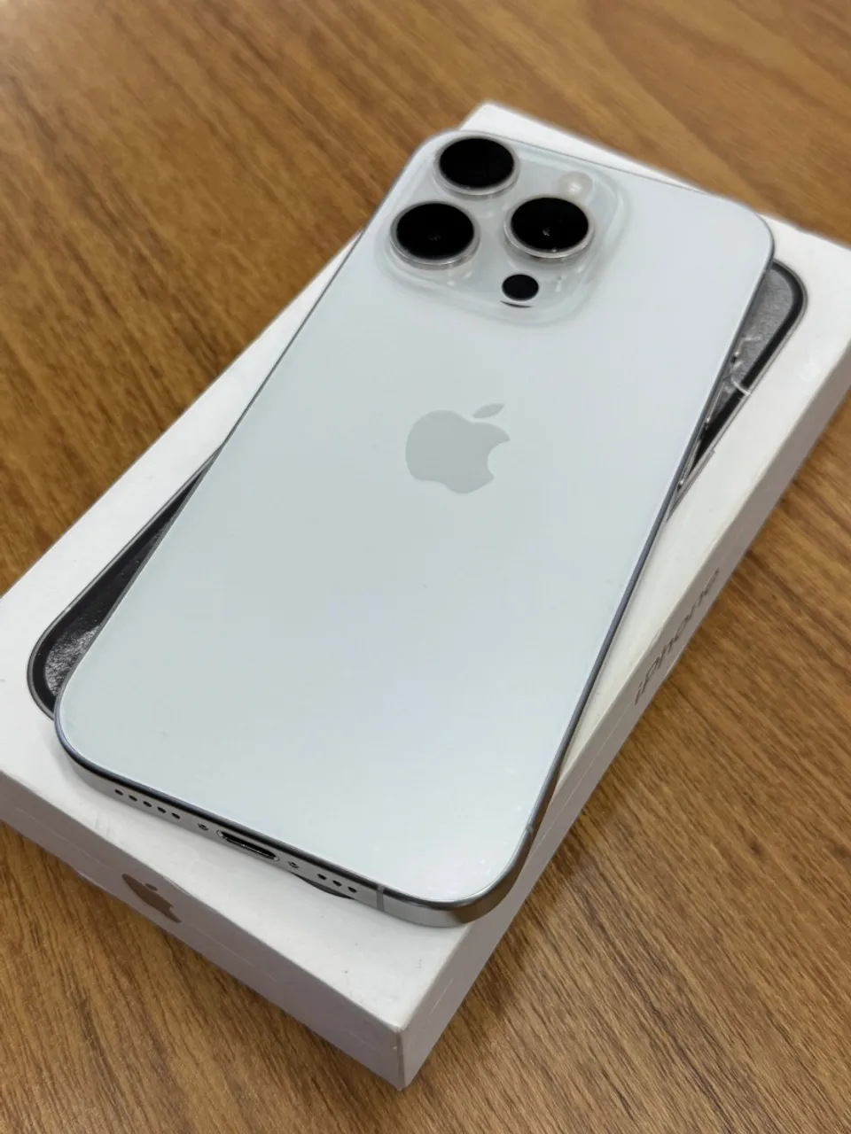 iphone 15 PRO 512gb BRANCO TITÂNIO PERFEITO! todo original!