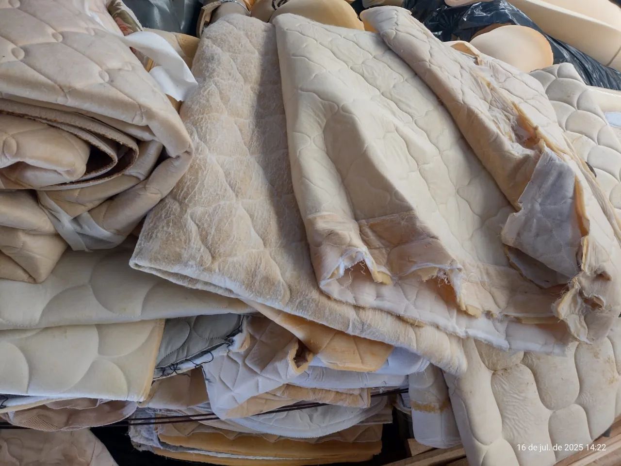 Retalhos / Tampos de tecido e espumas de colchões  - Foto 3