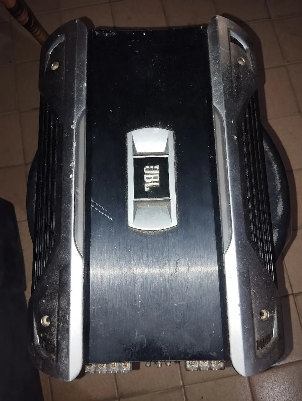 Amplificador JBL para carro