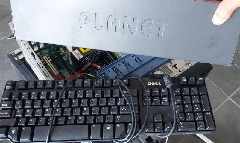 Servidor Hp Proliant Ml110 G6 + Switch Planet 24 portas - Foto 2