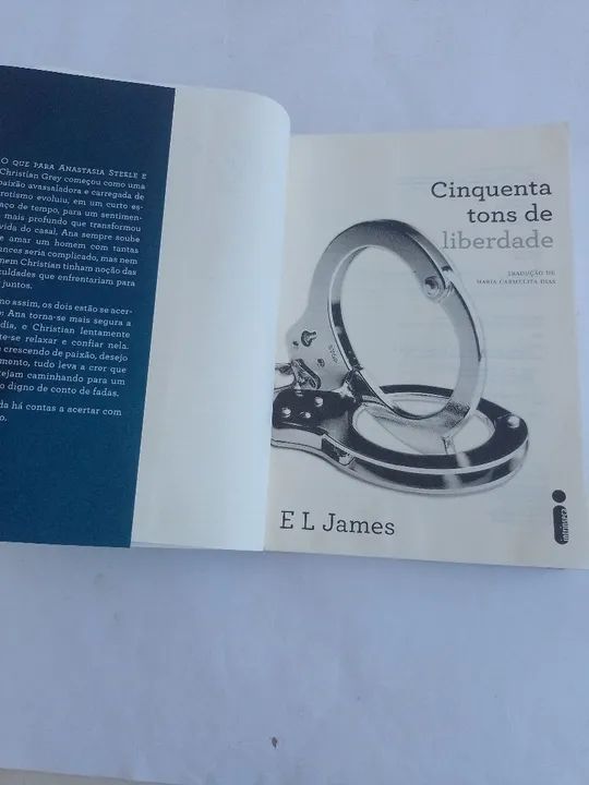Livro Cinquenta Tons de Liberdade - E.L. James - Foto 4