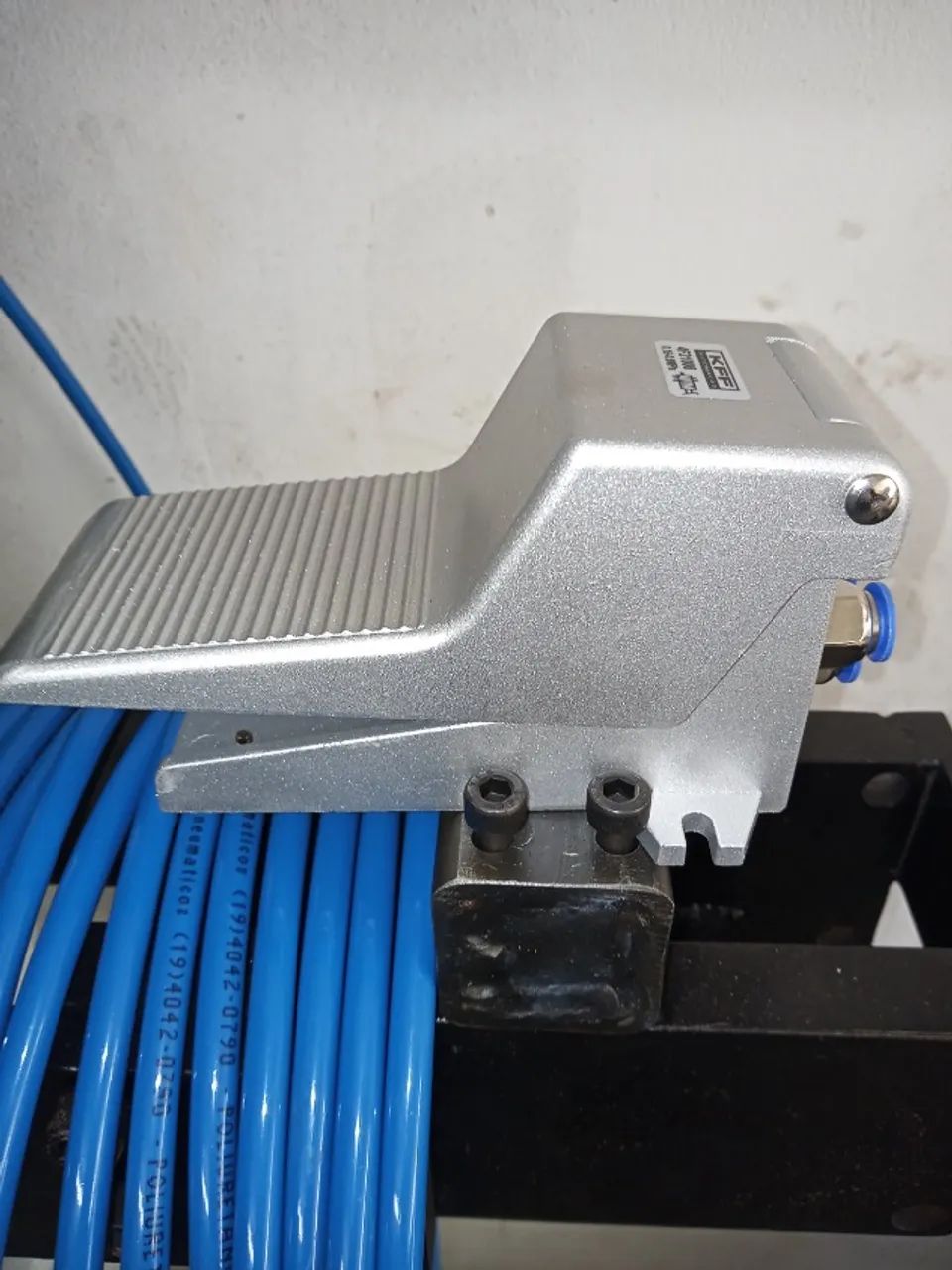 Vendo Prensa pneumática com capacidade de 500kg com pedal de acionamento. - Foto 5