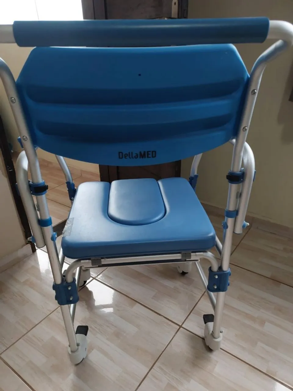Cadeira de Banho DellaMED para Banho e Higie em ótimo Estado de conservação pouca usada