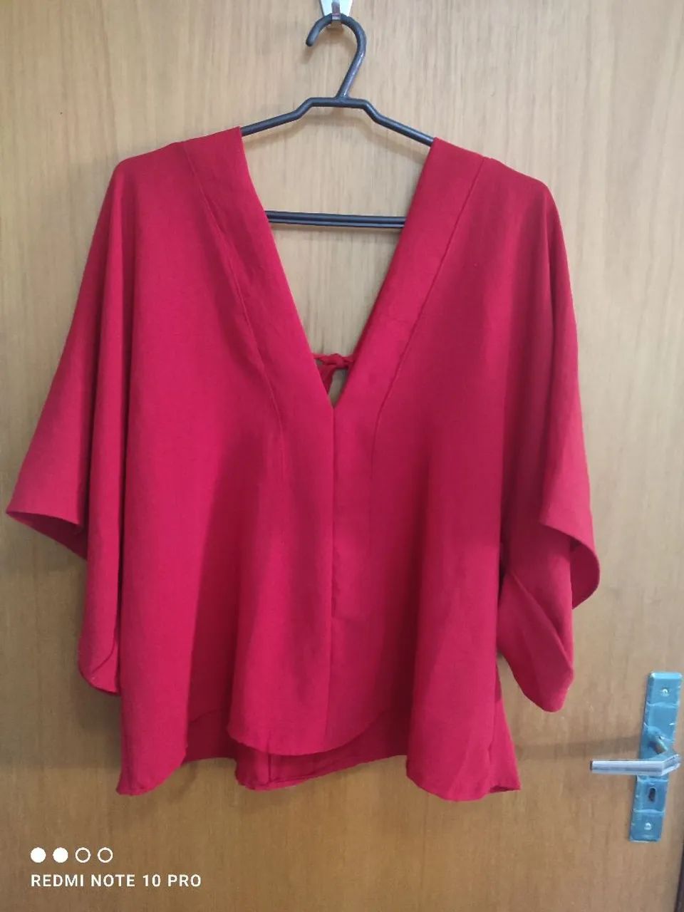 Blusa vermelha sofisticada 
