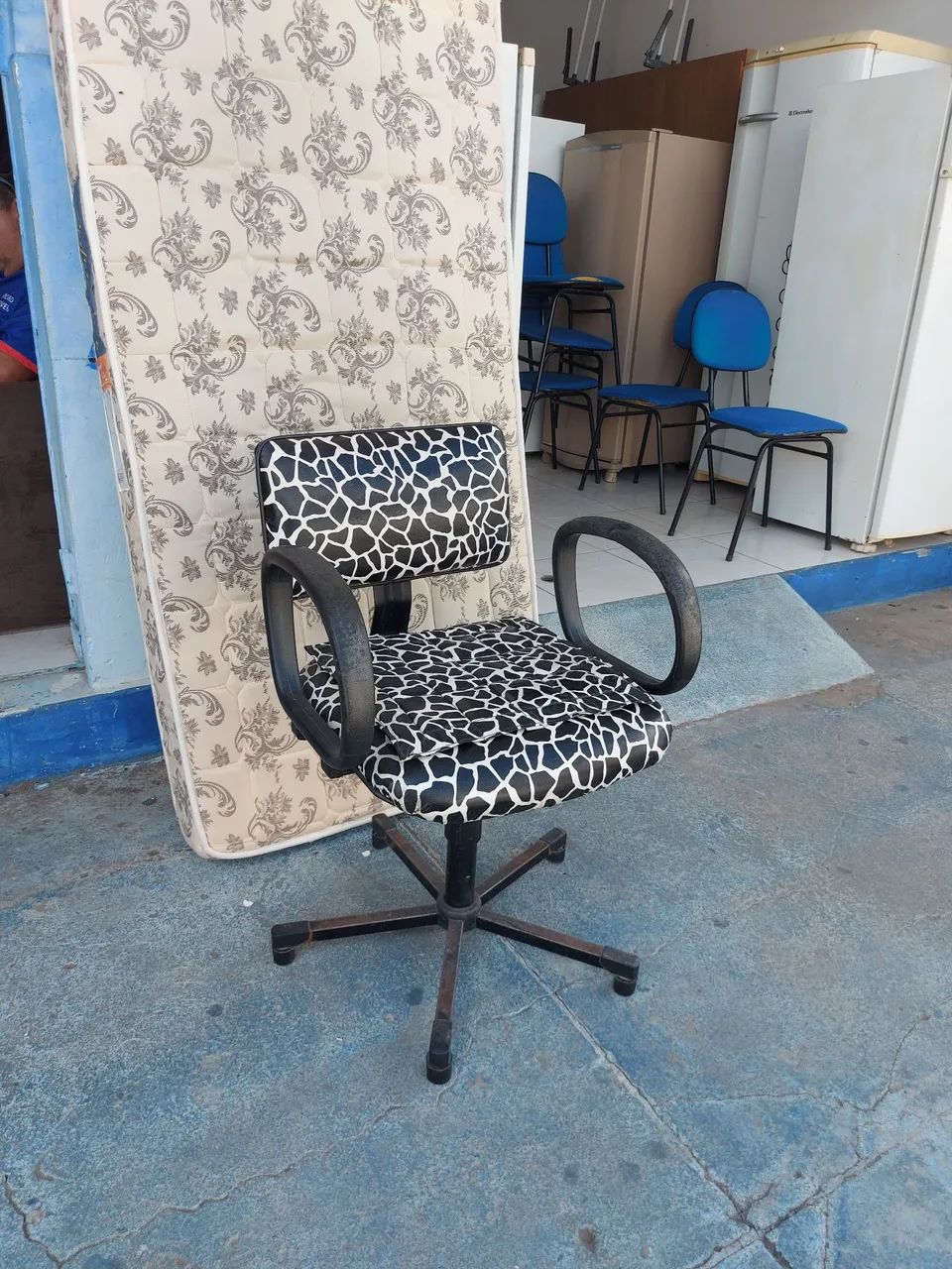 Salon Chair "CARD AND PIX ACCEPTED"