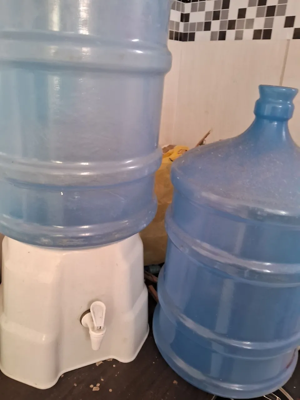 2 Galão de água com suporte