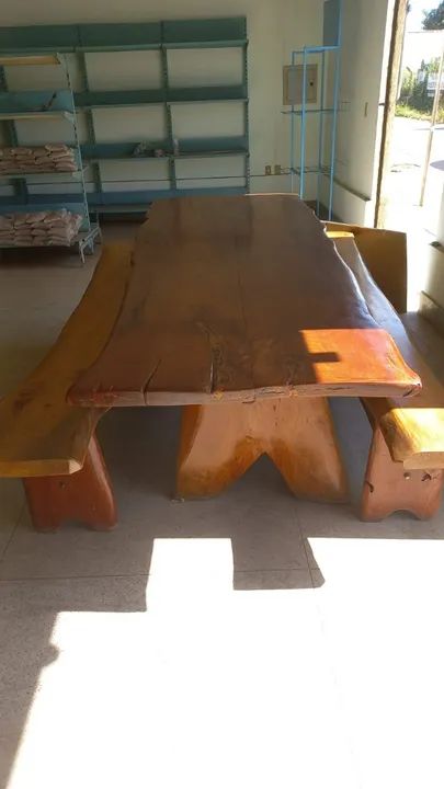 MESA RÚSTICA DE MADEIRA MACIÇA