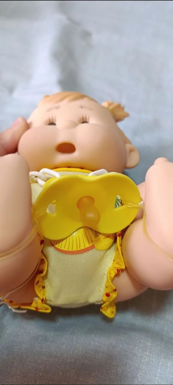 Boneca YOGURTINIS colecionável completa ,a caixa está um pouco amassada mas é original. - Foto 4