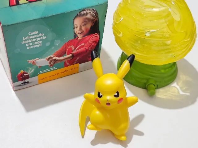 Boneco Pikachu Coleção Mcdonald's com caixa do mclanche Feliz