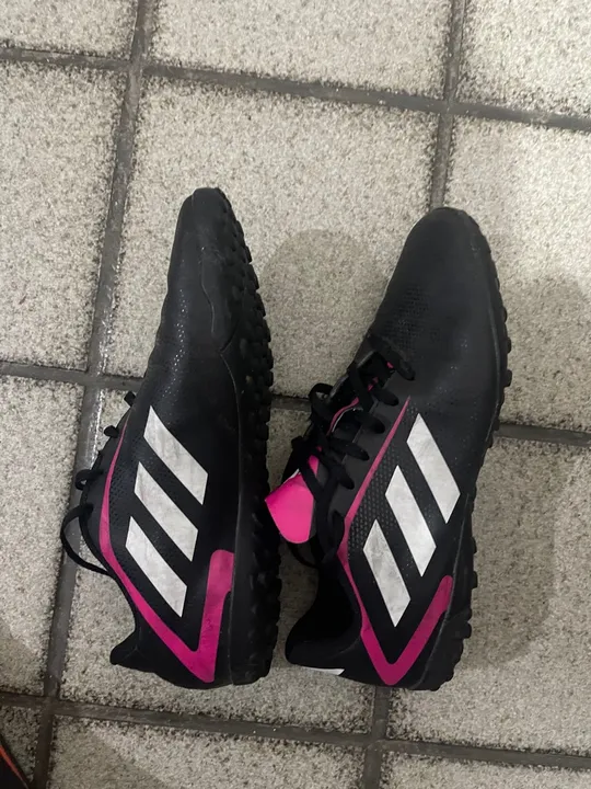 Chuteiras Adidas - Tamanho 41