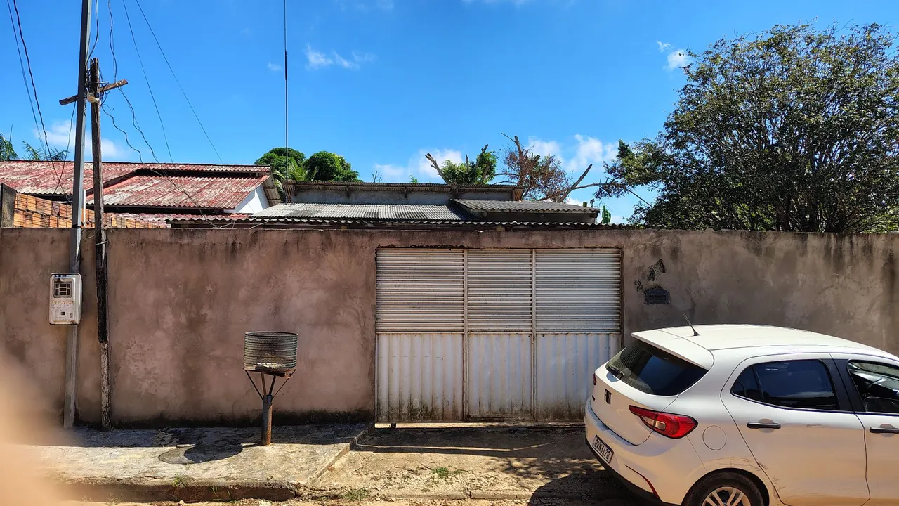 Vende-se uma casa