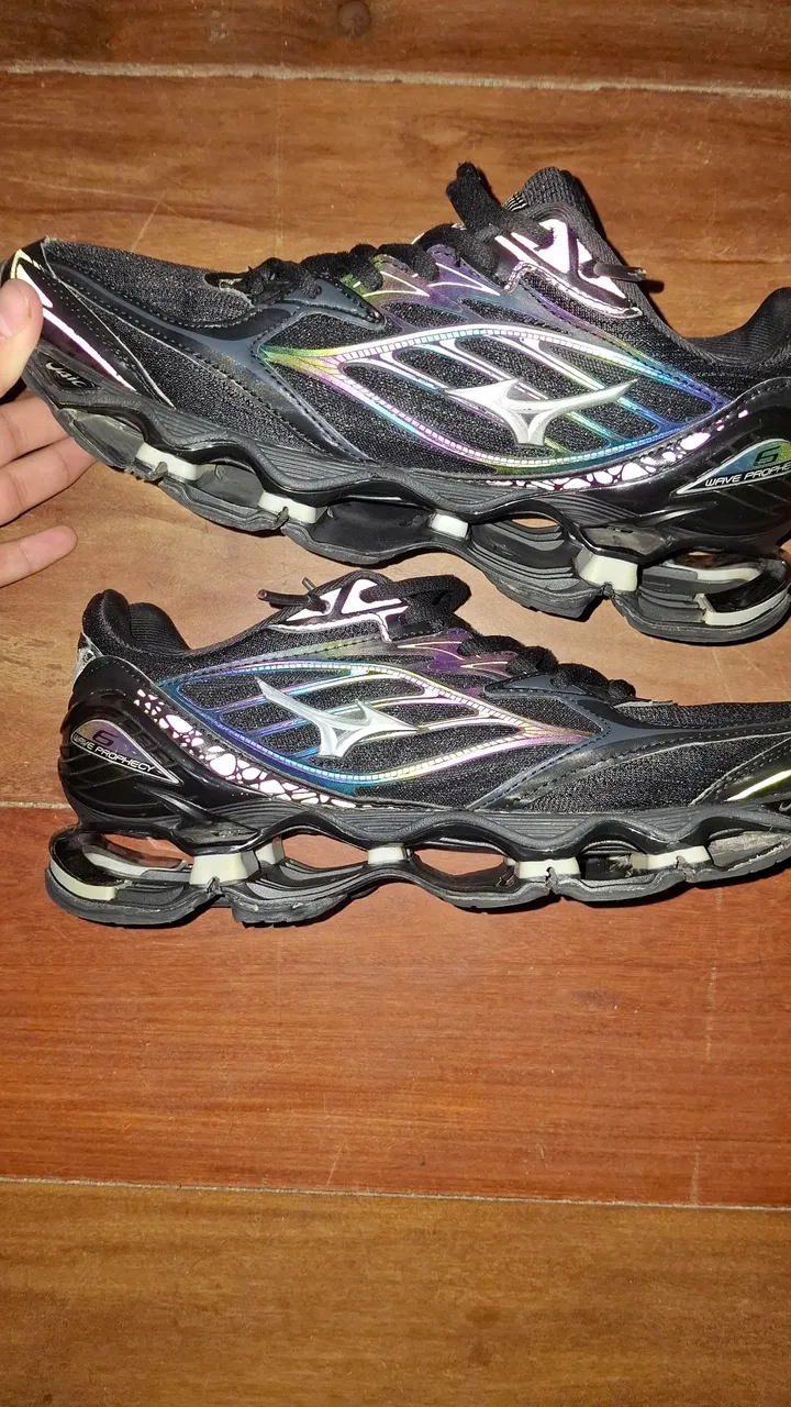 Tênis Mizuno Wave Prophecy 6 - Preto com detalhes