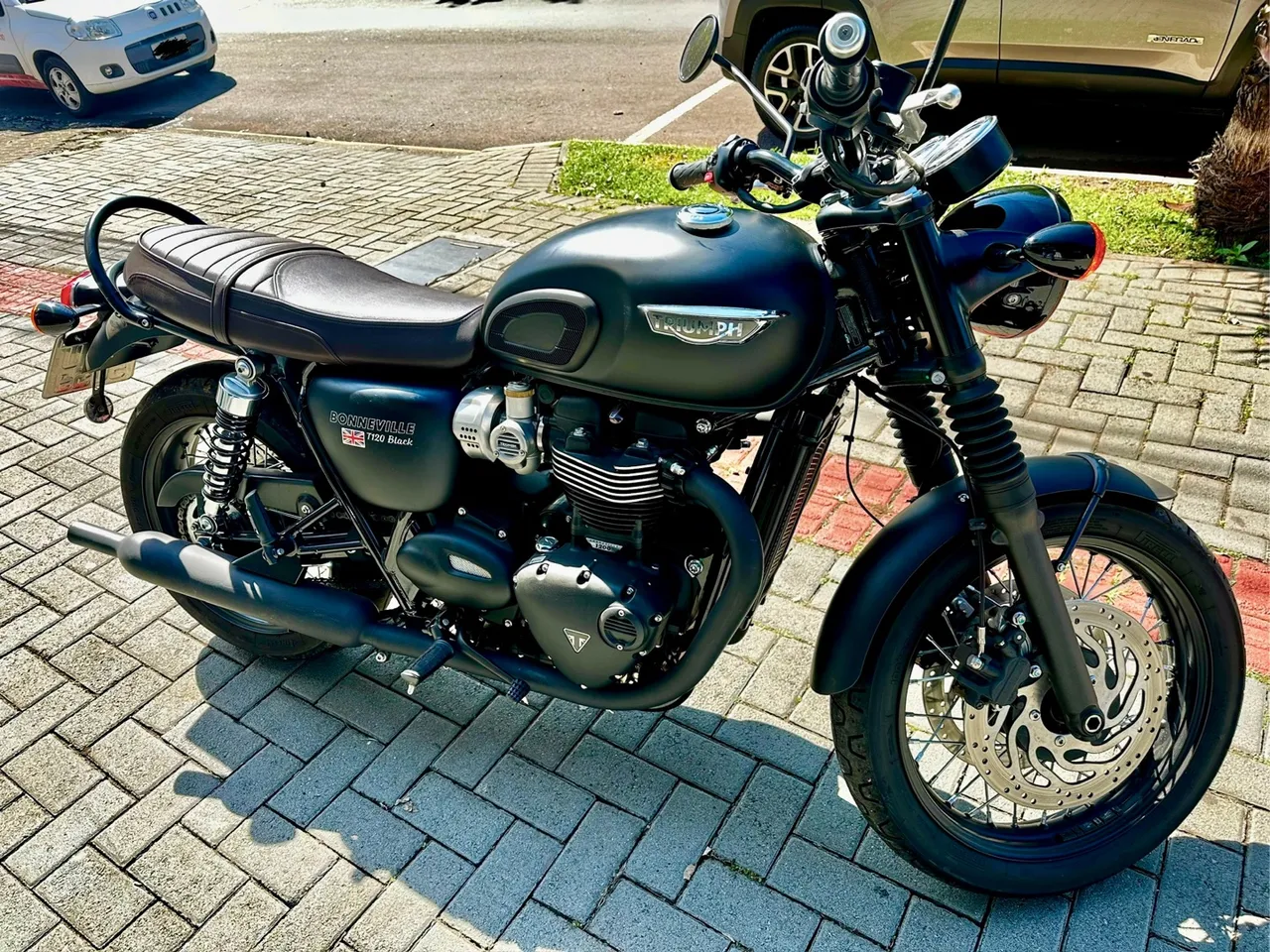 Triunph T120 Black