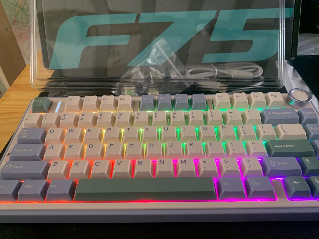 Teclado aula F75