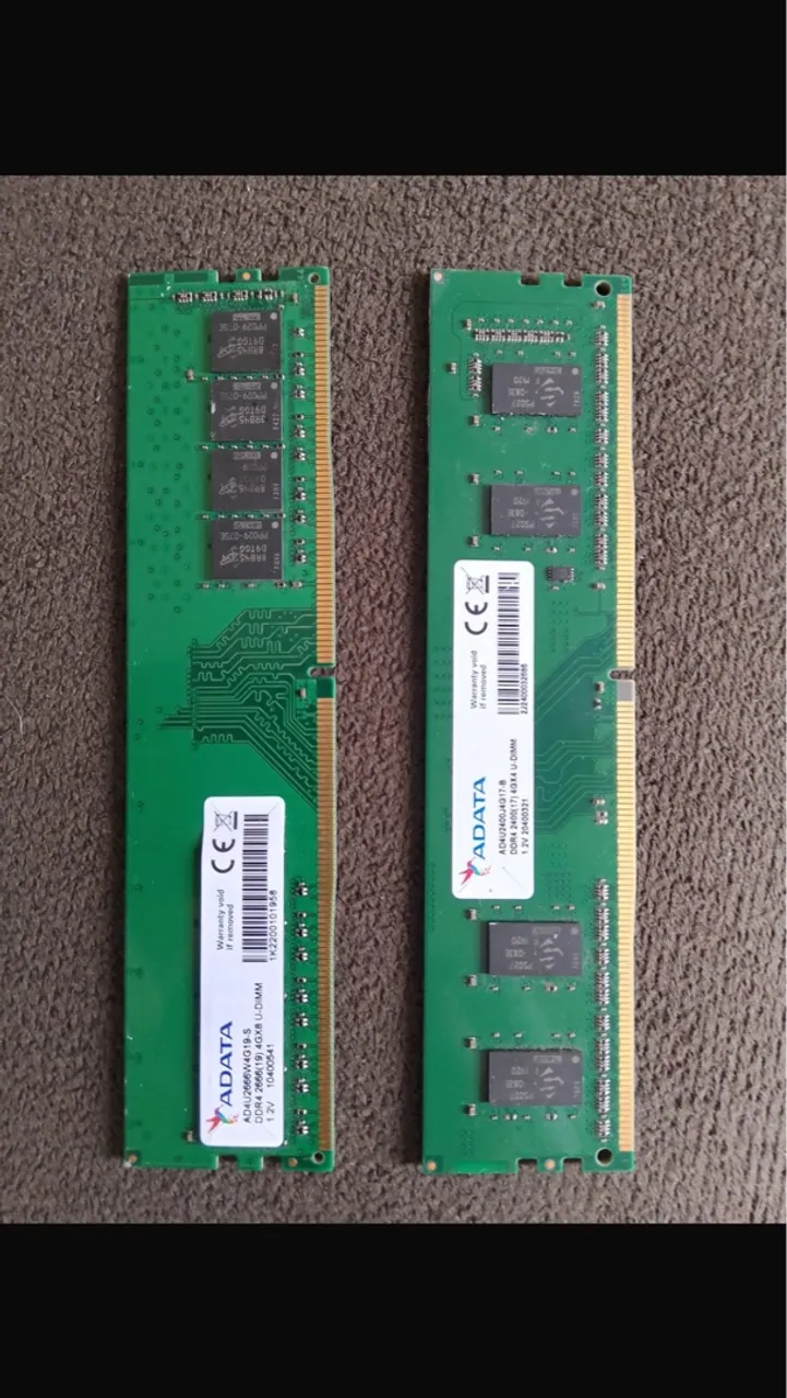 Vendo 2 Memórias De 4 Gigas Cada Totalizando 8