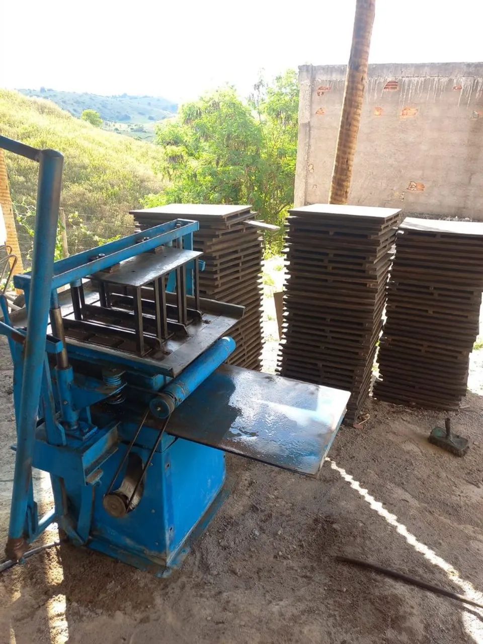 Máquina de blocos de concreto Menegotti + estrutura - Foto 3