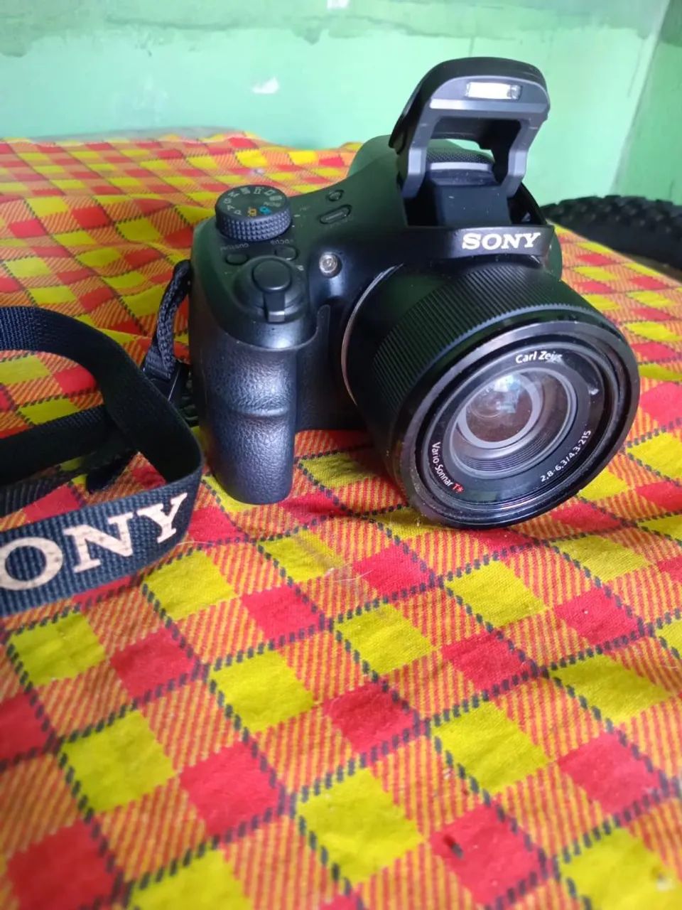 Câmera Digital Sony com Lente Carl Zeiss - Foto 4