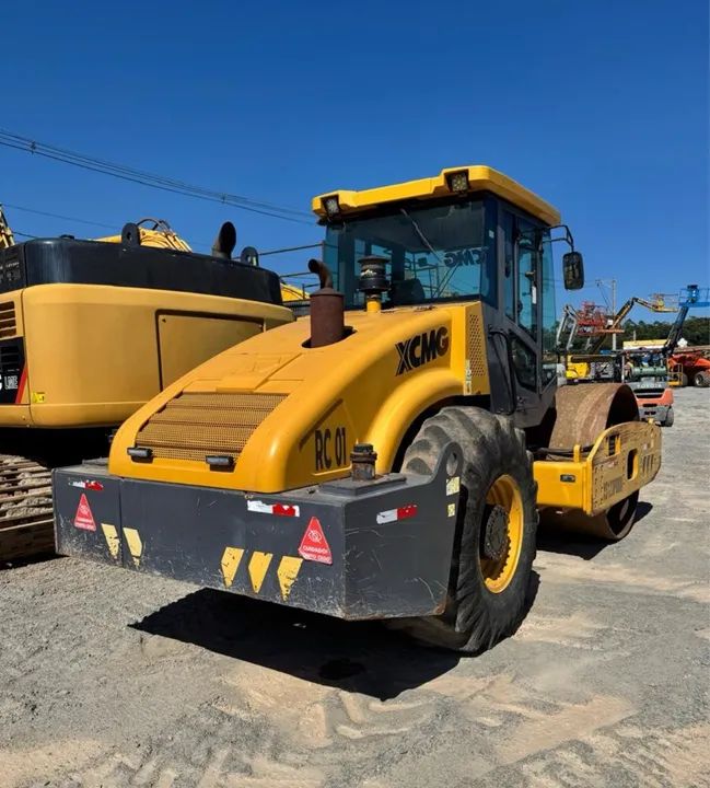 Rolo Compactador XCMG XS123PD ano 2021, Liso, com 4270 horas, ar condicionado, em SP - Foto 2
