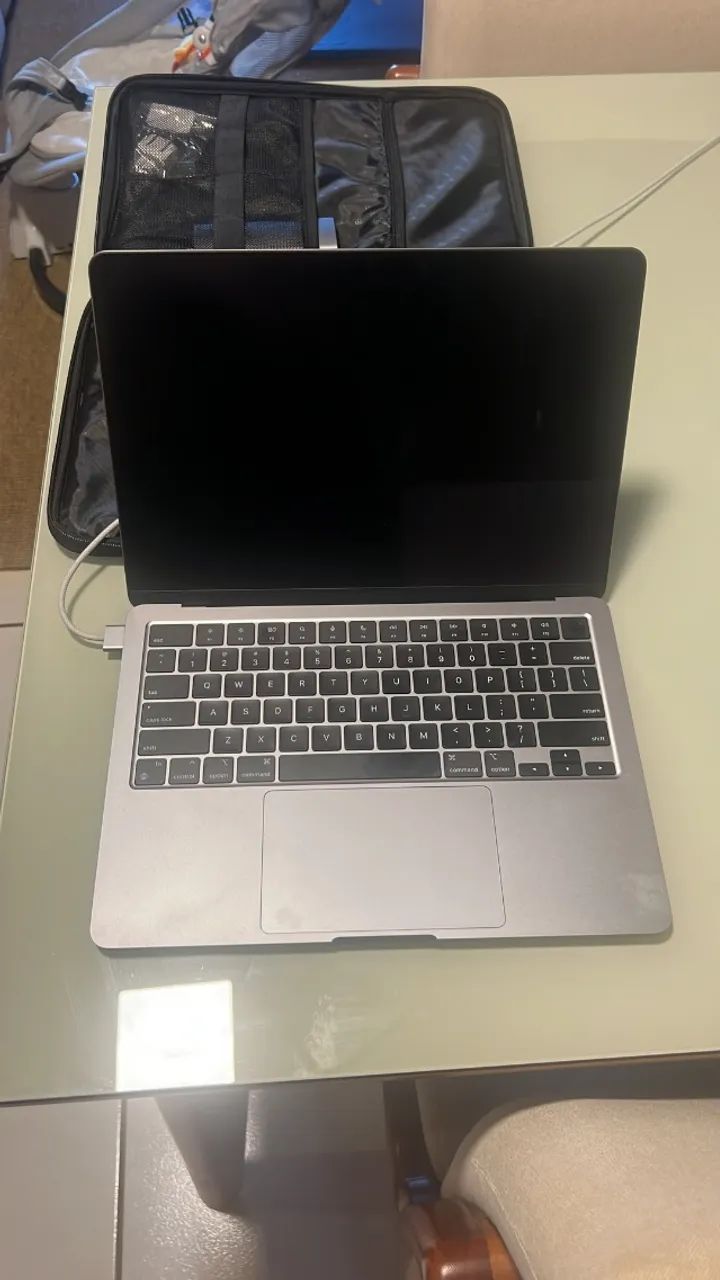 MacBook Air m3 8gb 256gb na garantia 6 ciclos bateria - Foto 2