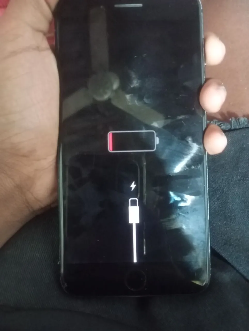 iPhone 7 plus para retirada de peças, com problema na bateria 
