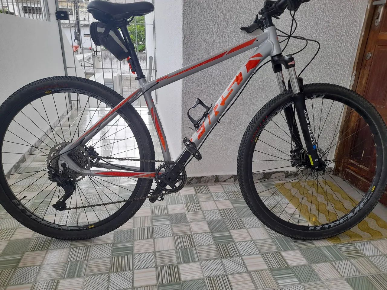 Bicicleta First Deore 100% Shimano Aro 29