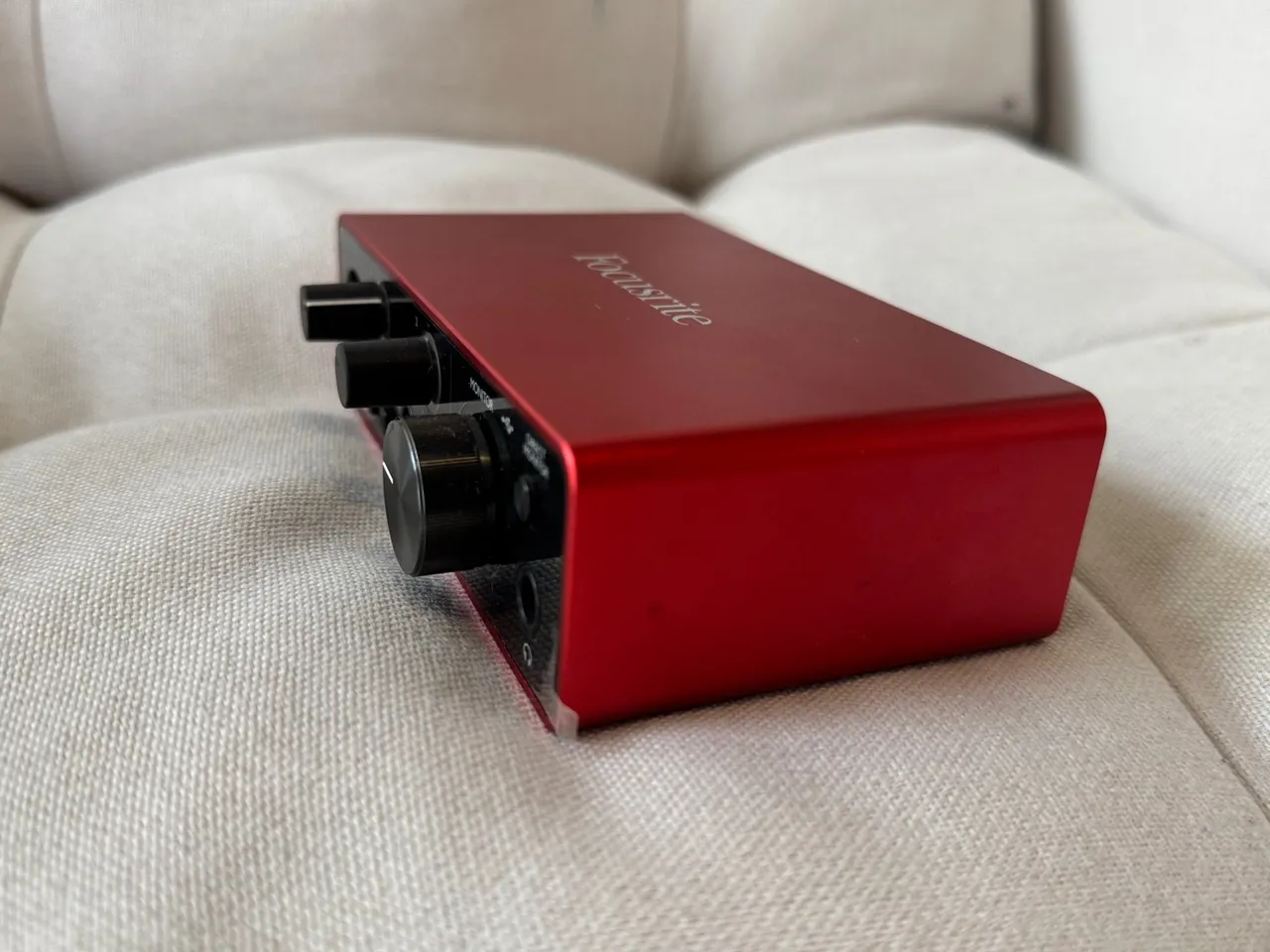 Interface de Áudio Focusrite - Vermelha