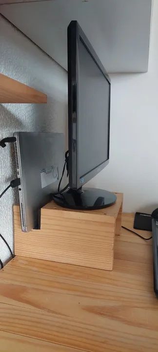 Monitor Samsung 20 polegadas / Base elevada com encaixe para note / Capa - Foto 4