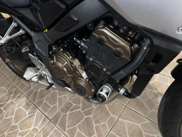 CB 650R 2023 - Foto 5