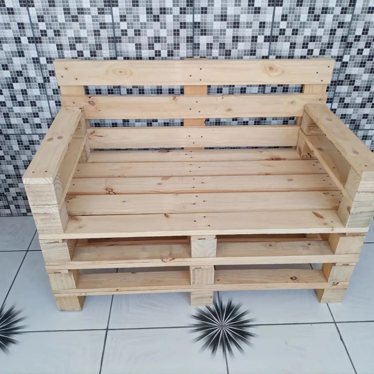 Sofá de Pallet rústico com braços  - Foto 4