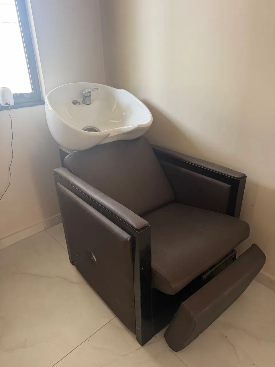 Vendo Kit de Lavatório com cadeira. - Foto 3