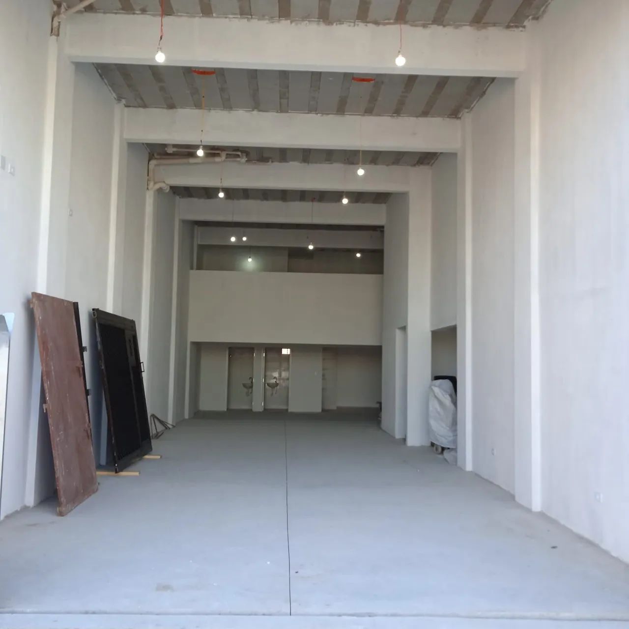 ALUGO LOJA, V. DE CARVALHO, 140m2 e mezanino - Foto 3
