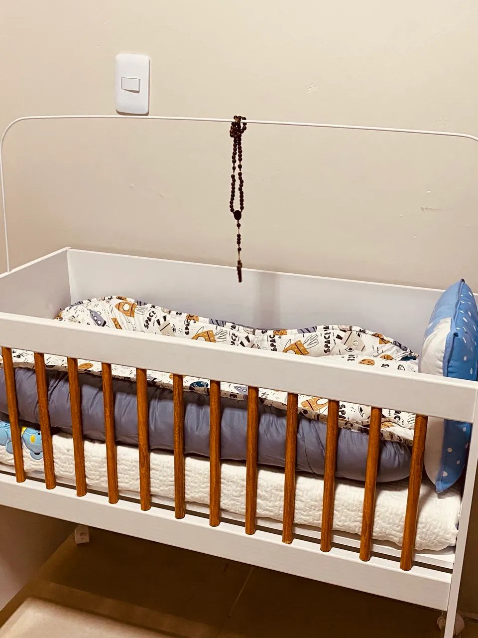 Berço infantil com colchão 
