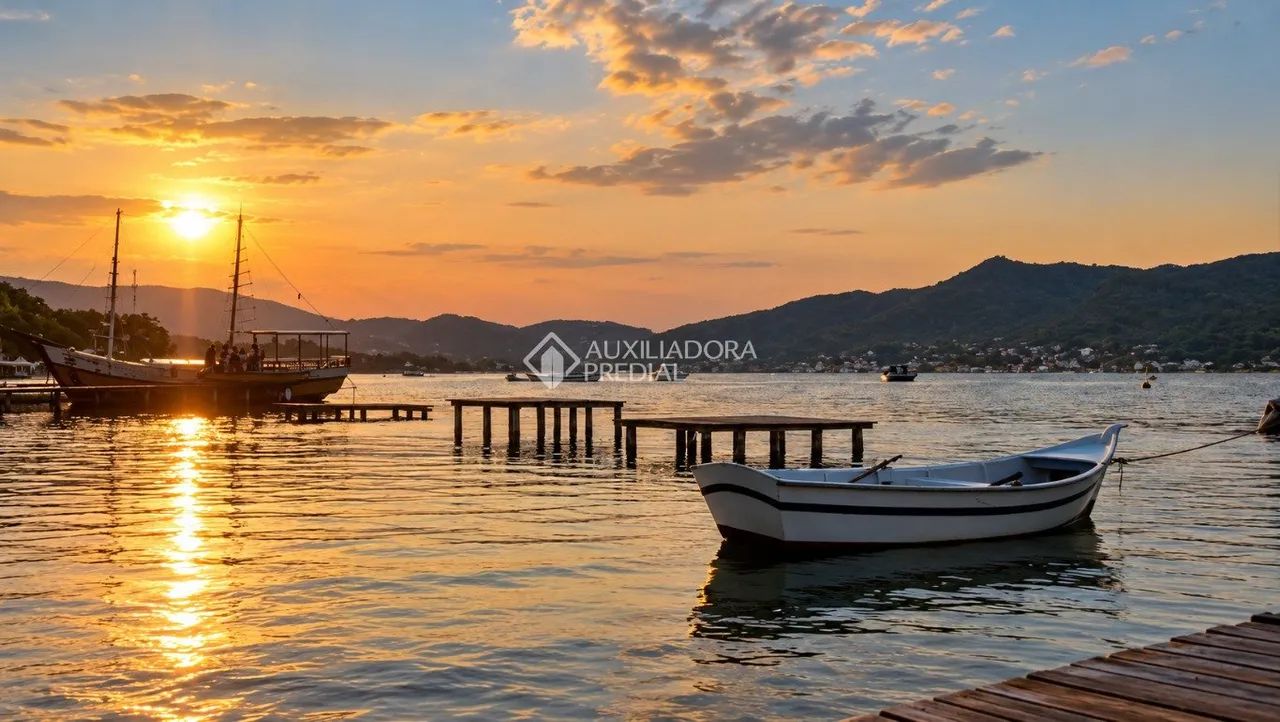 Aluga Casa na Lagoa da Conceição, 4 Quartos, Florianópolis - SC - Foto 2