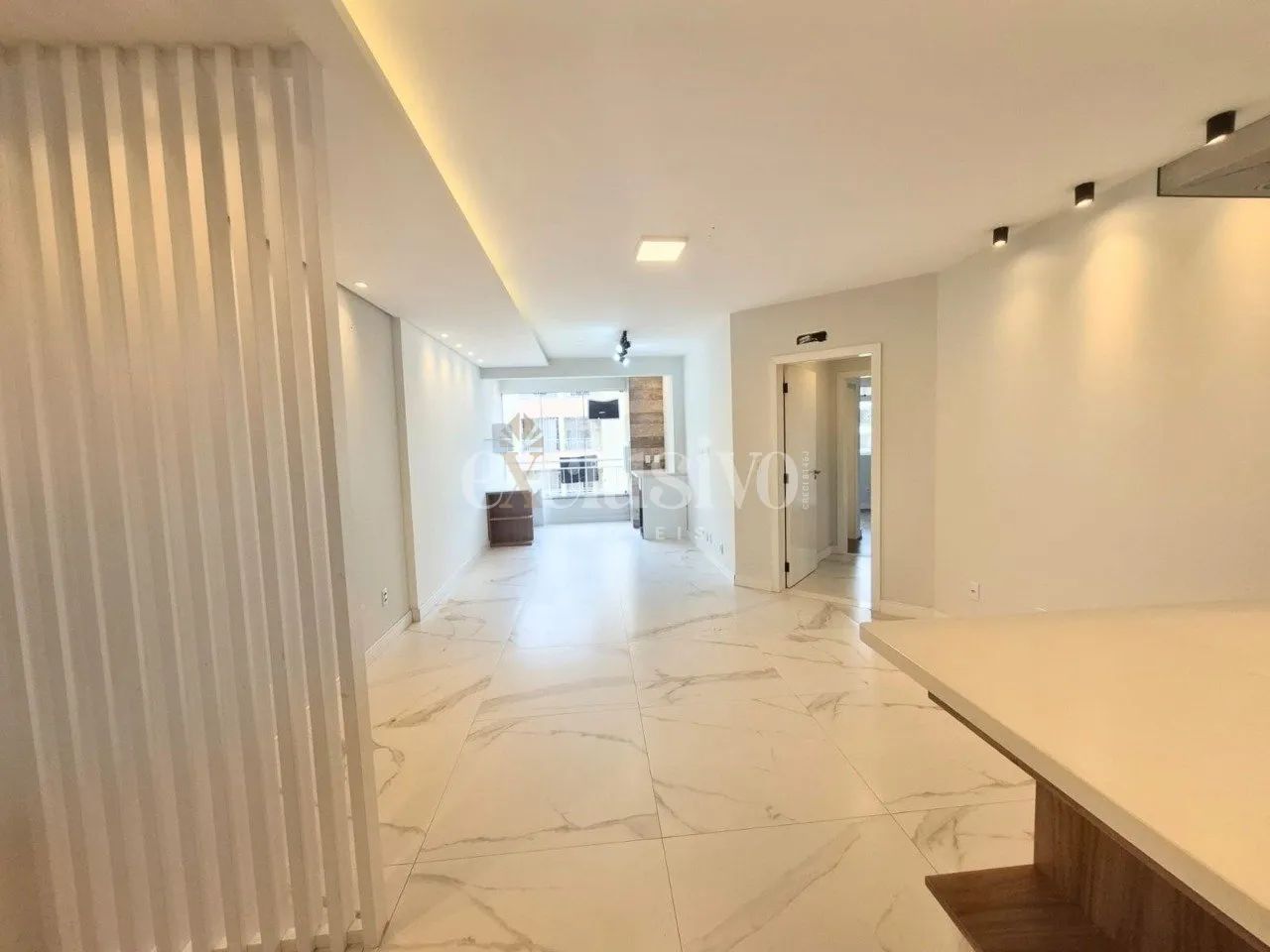 Apartamento para venda 2 quartos na orla de Coqueiros.