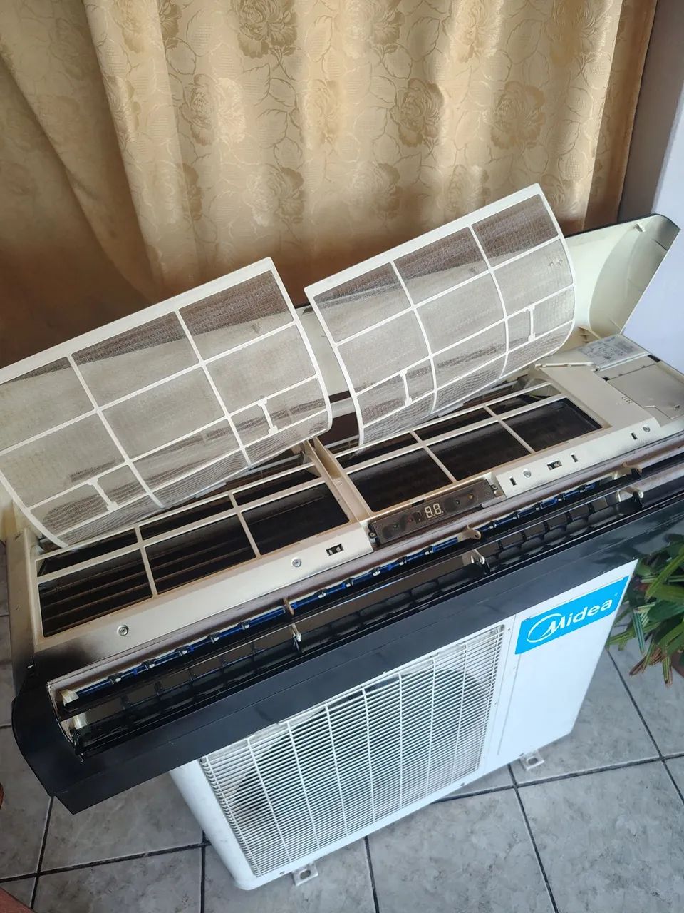 Split 24mil BTUs Midea  - Foto 2