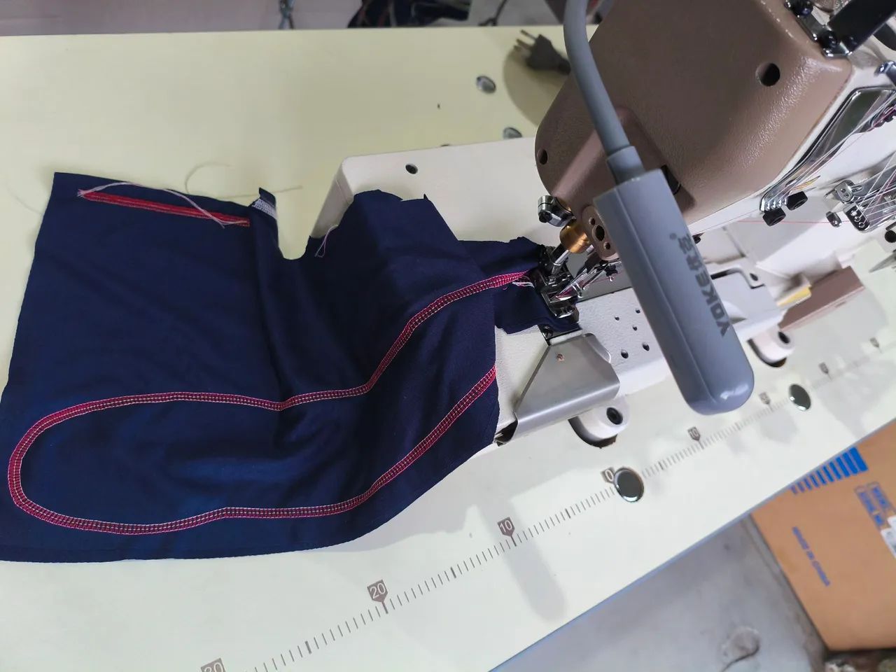 Máquina de costura Galoneira industrial direct drive nova Yamata  - Foto 5