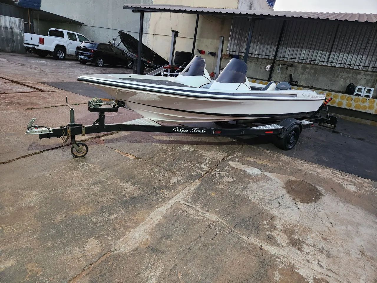 Vendo bass boat Fibralar F2+2