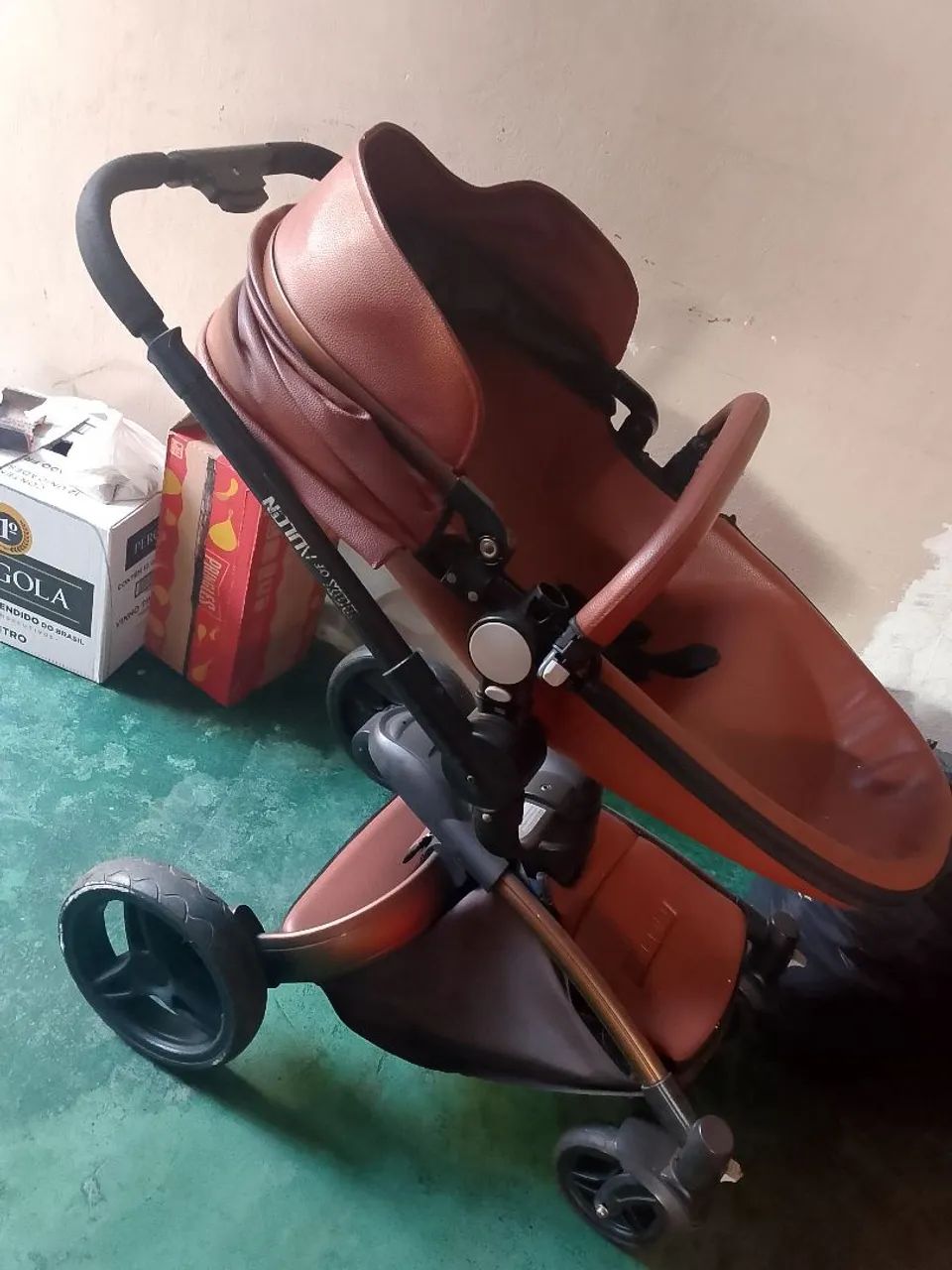 Carrinho de bb importado  no couro p.u - Foto 2