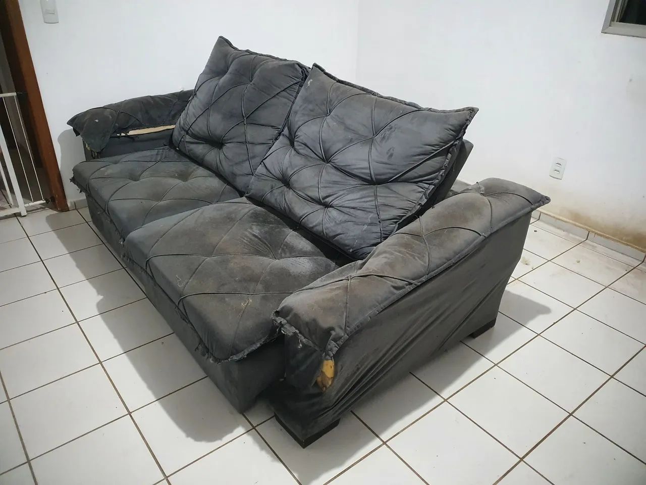 Sofa DOAÇÃO. Sofa de R$ 3.000,00 - Basta reformar