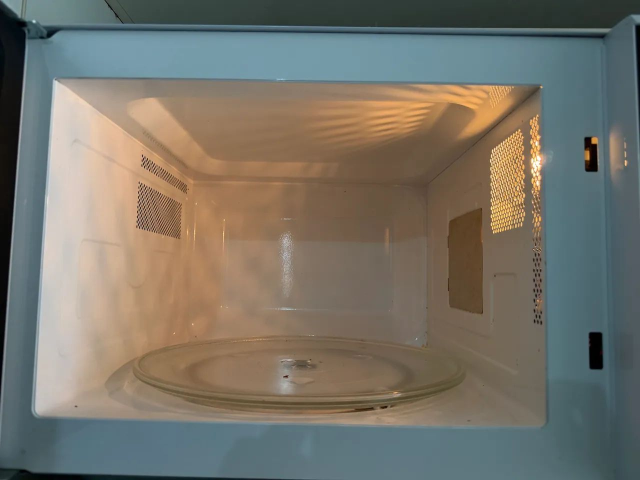 Microondas Midea 20L - Foto 2