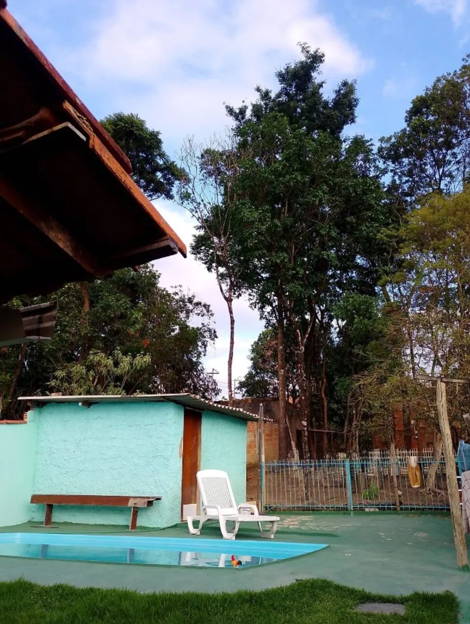 Linda Casa com Piscina, Ampla Varanda e 5 Vagas - Foto 5