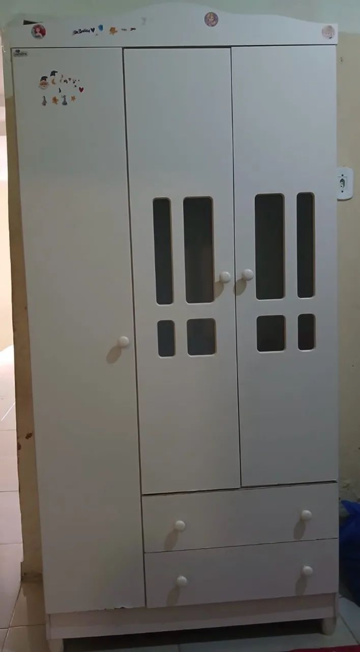 Guarda-roupa infantil 