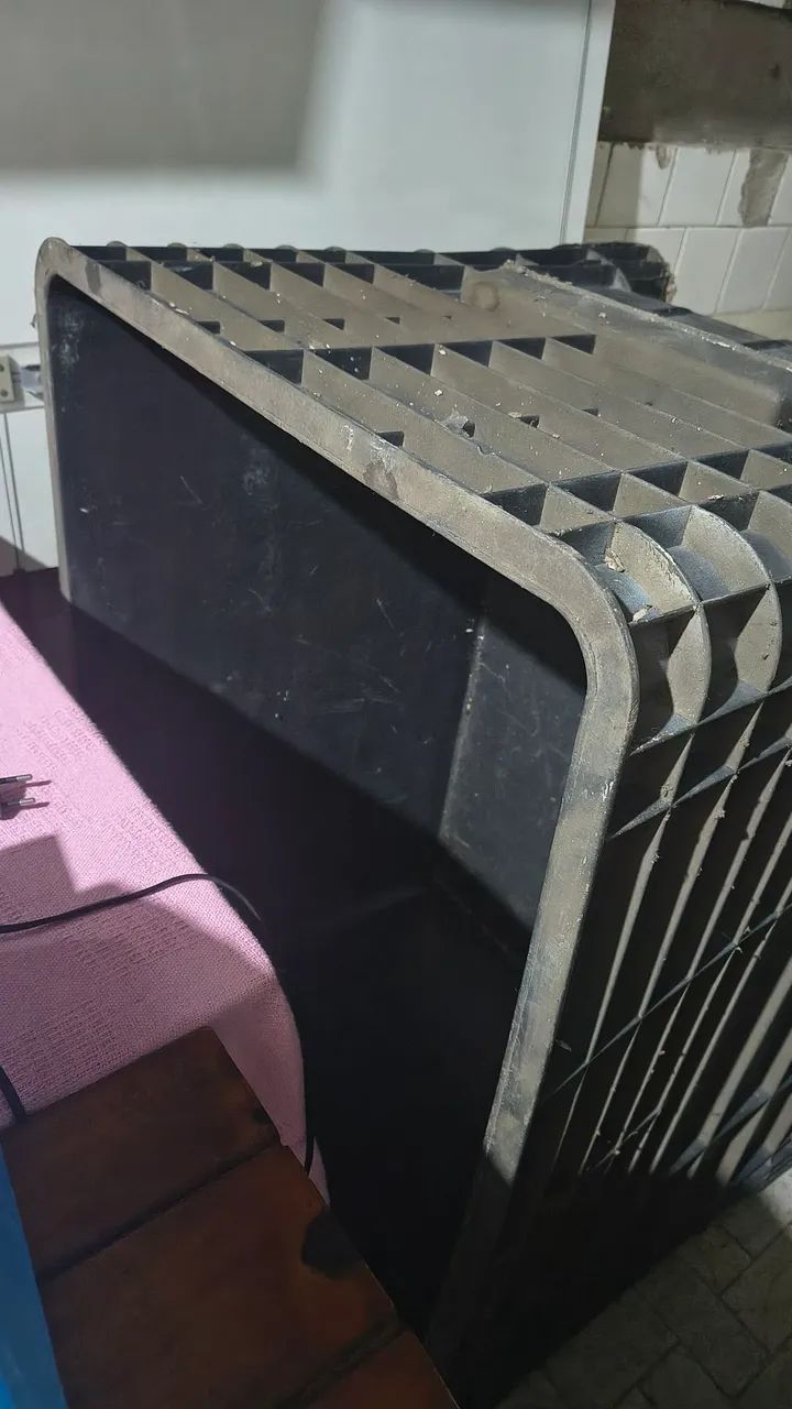 Caixa plástica fechado bem reforçada, capacidade para 370 L - Foto 5